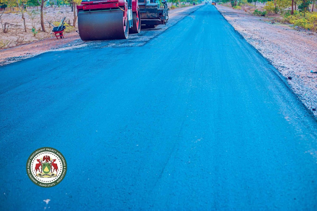 KanoFirstMedia's tweet photo. The ongoing asphalt laying on the 100km Madobi, Yako to Kwanar Dangora road is progressing as expected.

#KanoFirst https://t.co/p0lOUY6AI5
