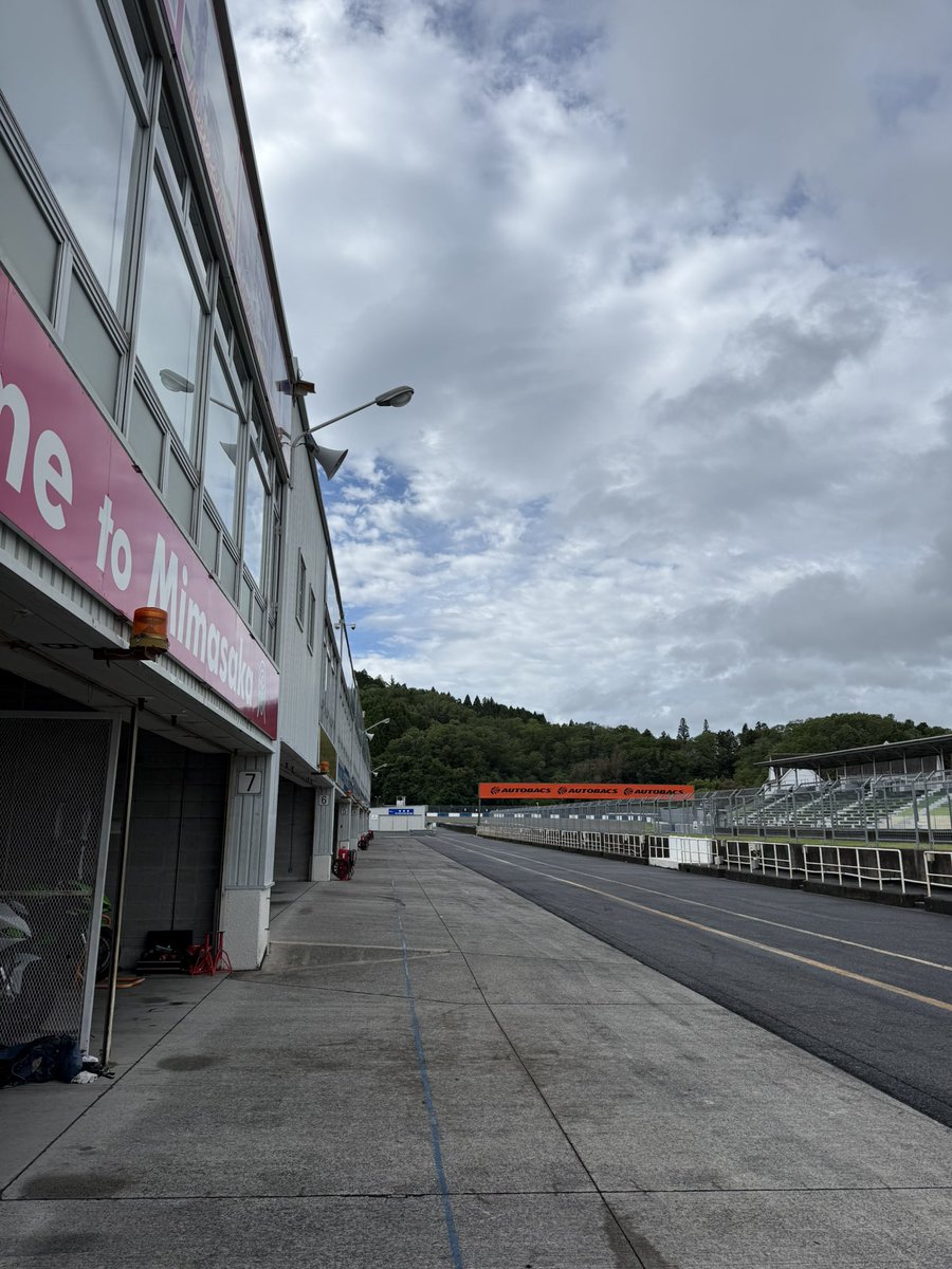 freddy05_elmst's tweet photo. 今日は岡山国際サーキットのクシタニ走行会に参加〜
と、とりあえず3分切ろう……💦
Ai Oguraブースありました!😍
#ShinobiRT
#AnimaNeraMoto https://t.co/3ePSaM7H9z