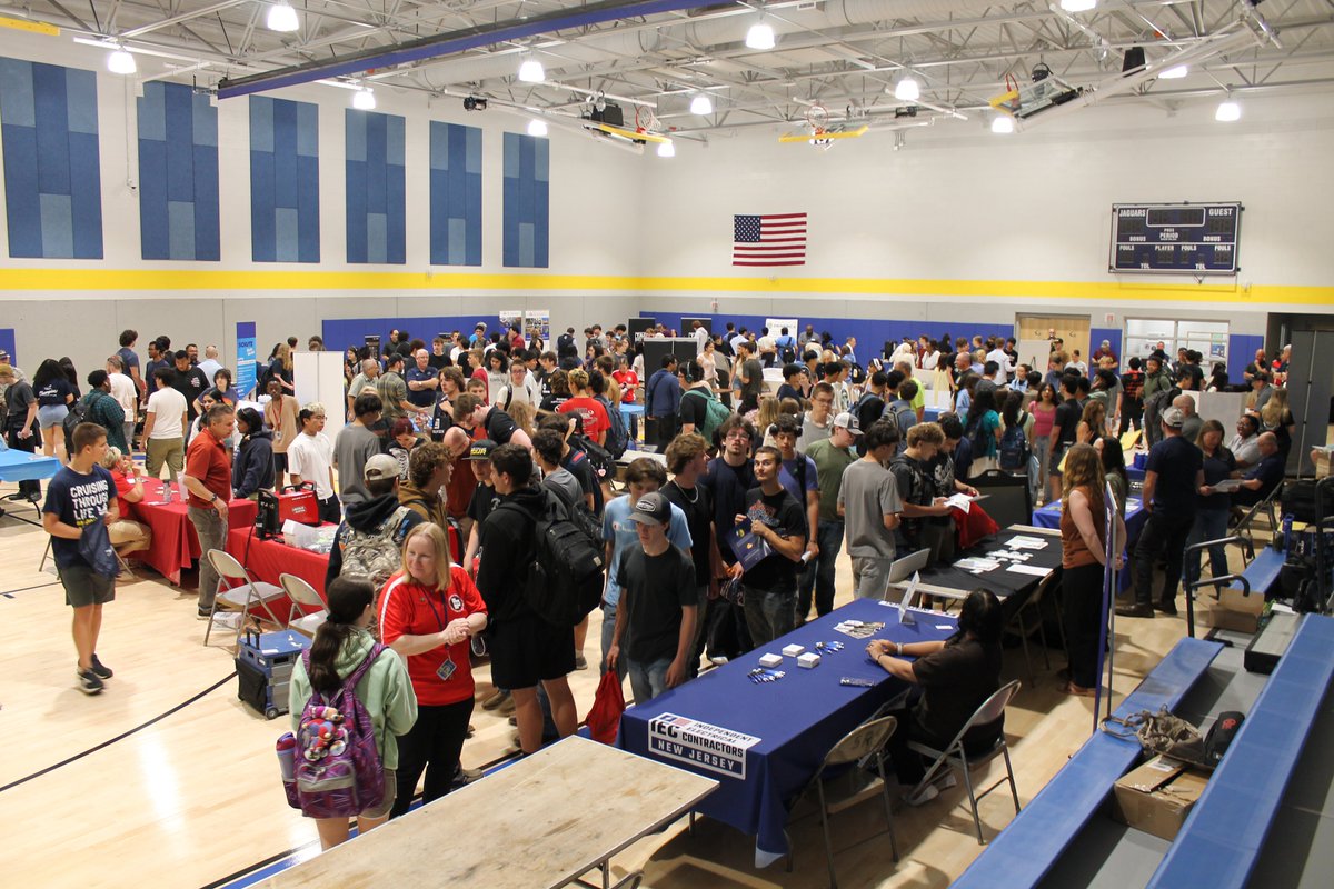 SCVTHS's tweet photo. Somerset County Vocational and Technical High School (SCVTHS) hosted its Fourth Annual Career Fair on Wednesday, May 20.  The event brought together more than 300 junior and senior students and 49 companies, businesses, industry partners, and...
https://t.co/tGZlcl1J25 https://t.co/nRQPZyXSfh