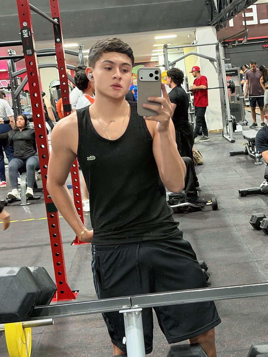 jerogonzalezzzz's tweet photo. Creo que algo se me marca más de lo normal 🤫 https://t.co/ZzodQrFD3T