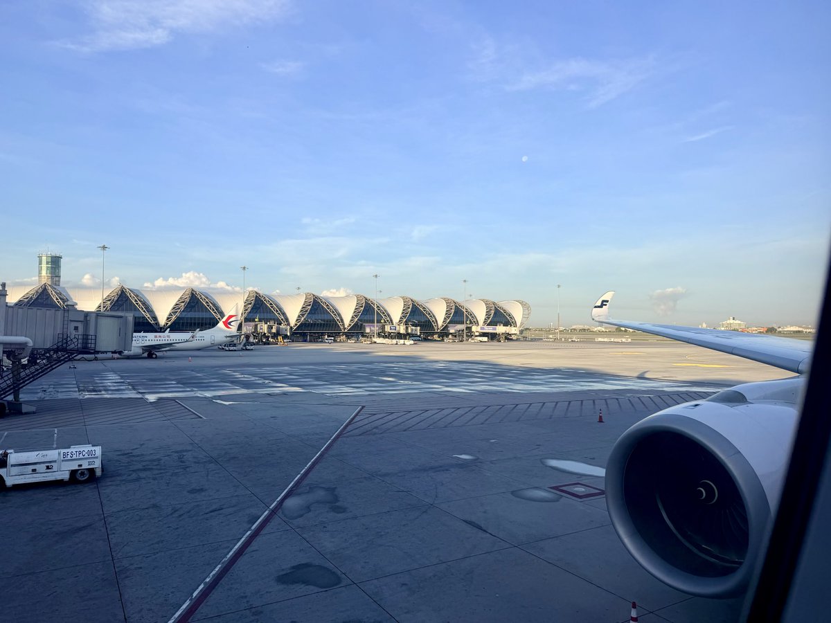 benjmay's tweet photo. First time trying the Finnair sky couch or whatever its called. Can’t be that bad for a 12hr day flight BKK ✈️ HEL https://t.co/xIFkAGXn49