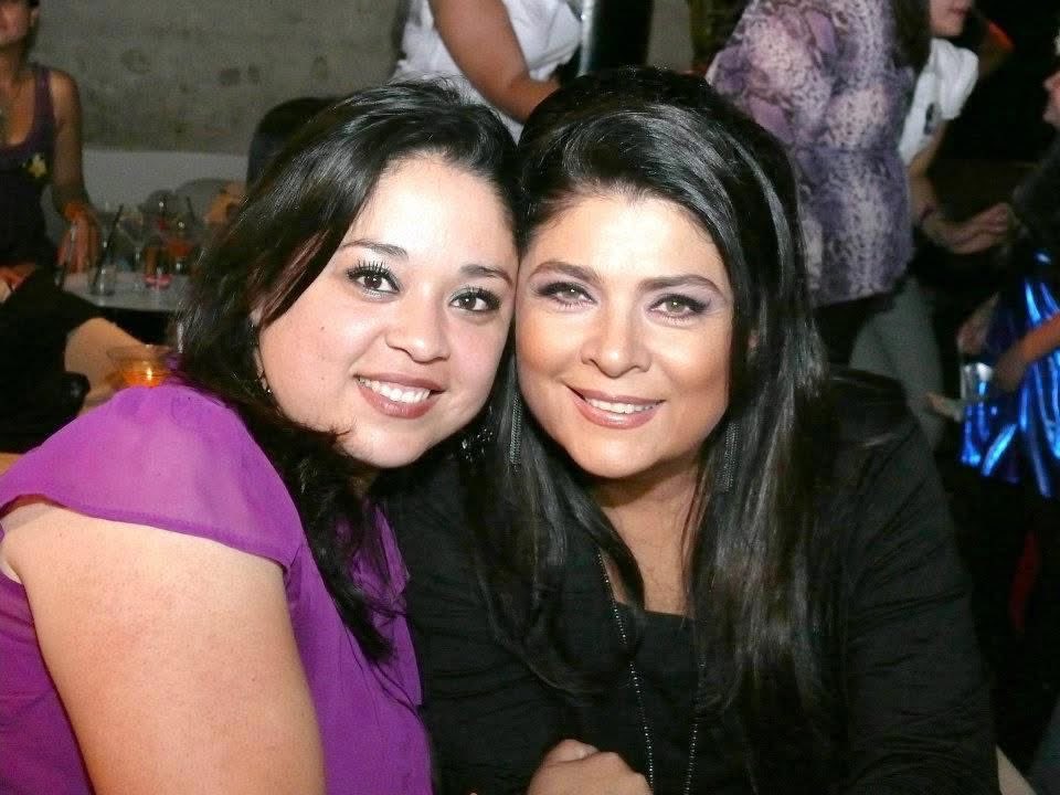 YADY_a's tweet photo. @victoriaruffo31 2012 increíble como a pasado el tiempo,pero el recuerdo y la vivencia de eso momento siempre está presente.Conocer por primera vez a todas esas personas con las que hablábamos por mensaje de texto.Hacer realidad lo que pensábamos imposible.Gracias @VickyRuffoWeb https://t.co/VtD5MhmDgy