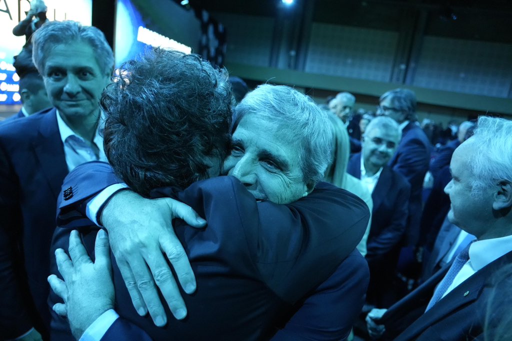 LLibertadAvanza's tweet photo. "Estamos convencidos de que la transformación recién comienza, con mucho esfuerzo hemos atravesado la tormenta y hemos puesto los cimientos, ahora nos esperan los mejores 30 años de la historia Argentina. VLLC!!!" - Presidente Javier Milei.

📍Congreso anual del IAEF https://t.co/yqBBsGU9iM