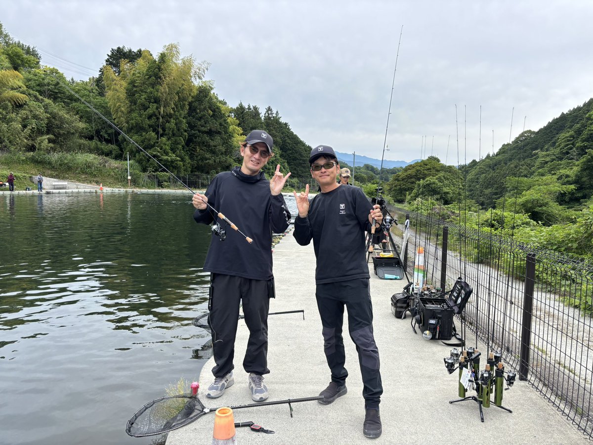 y_kadosawa's tweet photo. 昨日は足柄CAさんでアングリングファンさんの撮影🫰
各々がプロデュースしたロッドの実釣解説をしてきました♪
是非お楽しみに✨
足柄さん釣れ釣れで楽しかった😳
#timon
#jackall
#tconnection
#2026年新機種 https://t.co/mOLXEYnYdH