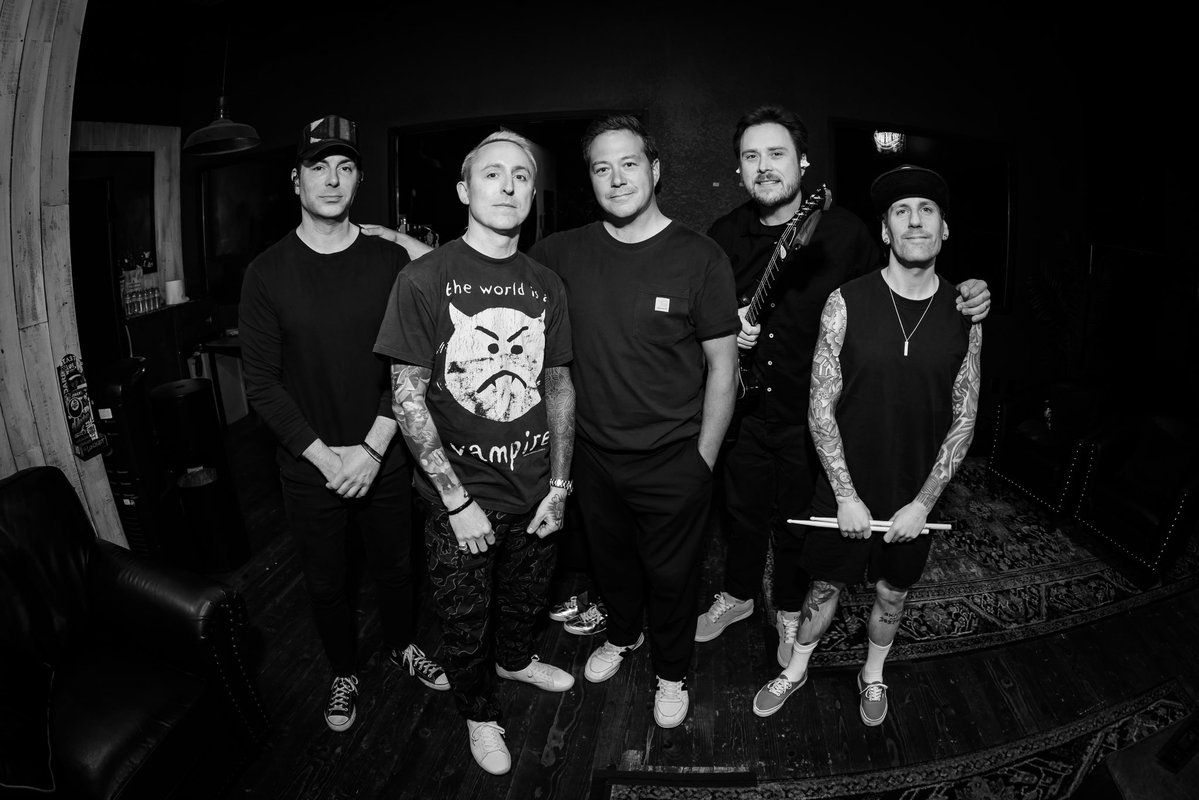 Yellowcard's tweet photo. TEXAS - You’re up next! Our next three shows are:
6/4 Houston
6/5 Dallas
6/6 San Antonio
Get tickets at https://t.co/4VsPhNJfF2 https://t.co/rIPbQ0AxiT