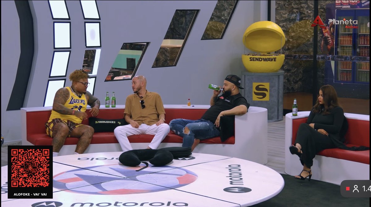 spacecnz1's tweet photo. Llego nacho y supo a bber a too hasta la banquera 👏😭🤣😅 #PlanetaAlofoke https://t.co/4nHGM3nZBr