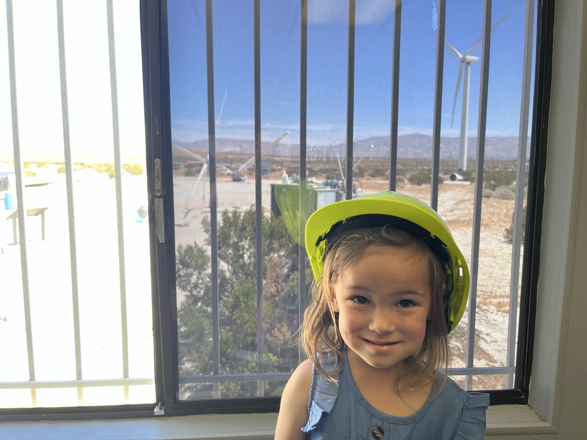 Jack_Simpson's tweet photo. Grateful to have a family that will humour me nerding out about #energy despite the heat of the Californian desert 

#wind #renewables #electricity https://t.co/3eGAGyA6Sn