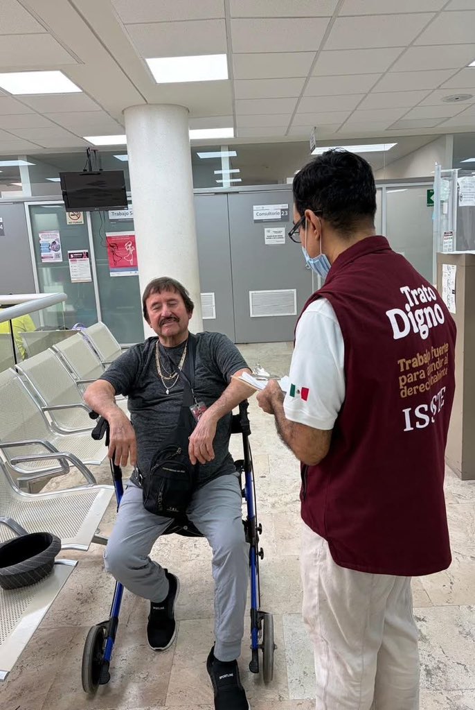 Issste_BCS's tweet photo. En el Hospital General La Paz se mantuvo presencia en áreas de servicio para brindar información, resolver dudas y apoyar a la derechohabiencia en diversos trámites relacionados con su atención. https://t.co/bXYDH4hMN2