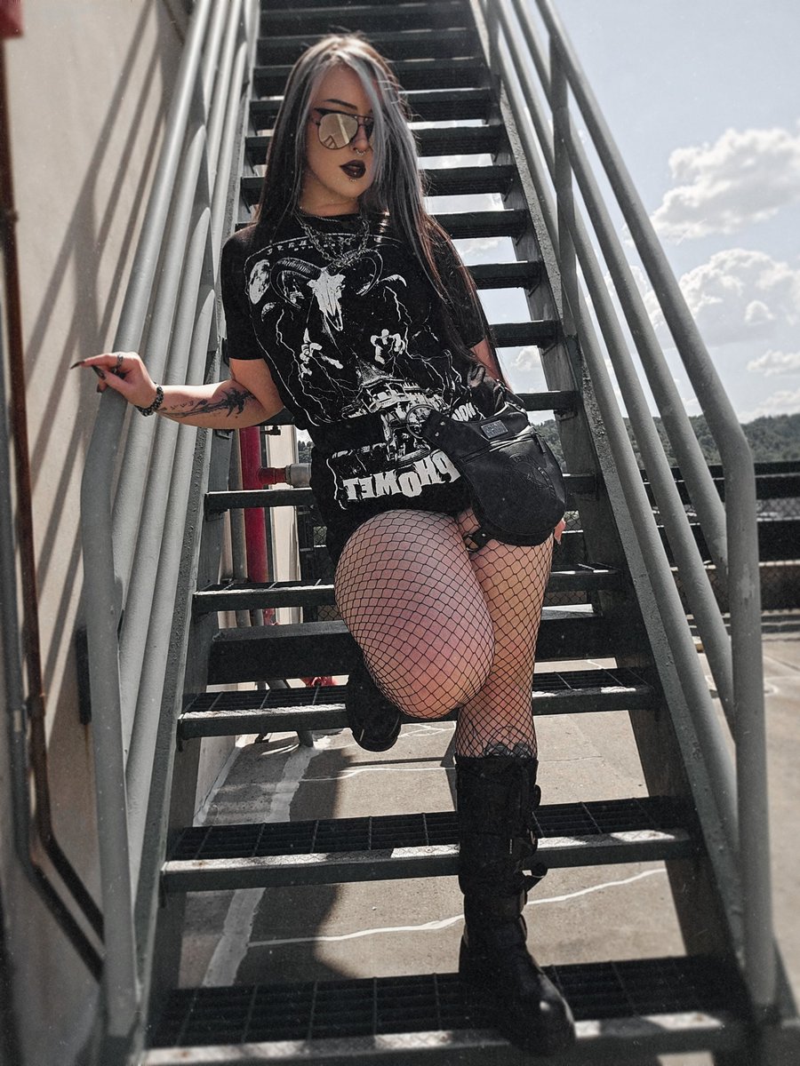 Lichlings's tweet photo. 🖤🦇 https://t.co/7HUC5CVywm