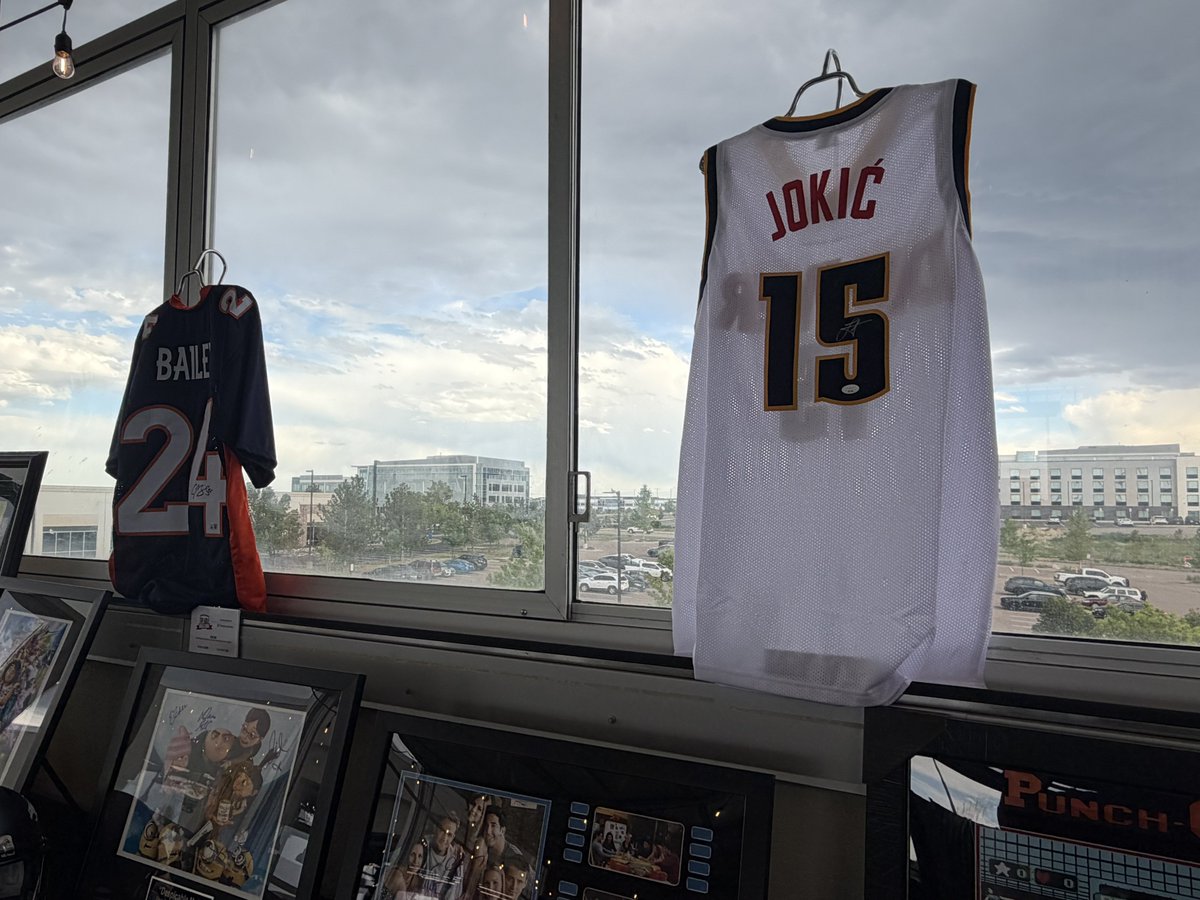 TroyRenck's tweet photo. Some cool stuff to bid on at @PatSurtainll event for his foundation 
#DenverBroncos 
#BroncosCountry https://t.co/vsAlK2kagA