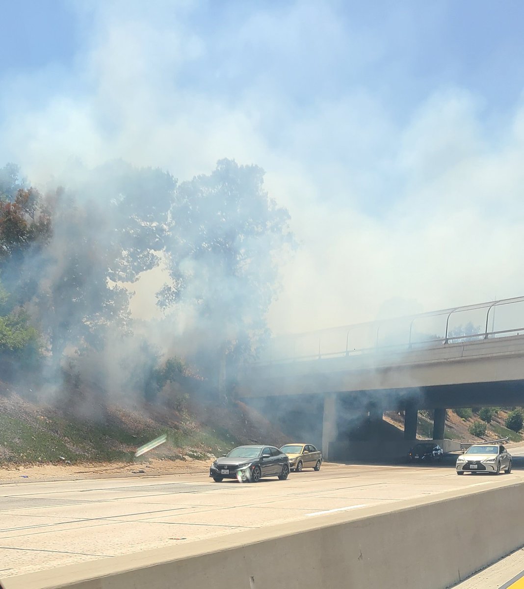 TheWill_ofMan's tweet photo. Just another dangerous &amp; disgusting day in @CountyofLA @Burbank  @california #LosAngeles #SouthernCalifornia. Yet another #fire off the side of the #freeway at a #Homeless encampment.  This is the L.A. they FAIL to show you; the L.A. they fail to clean &amp; control. https://t.co/h1q5fqz87d