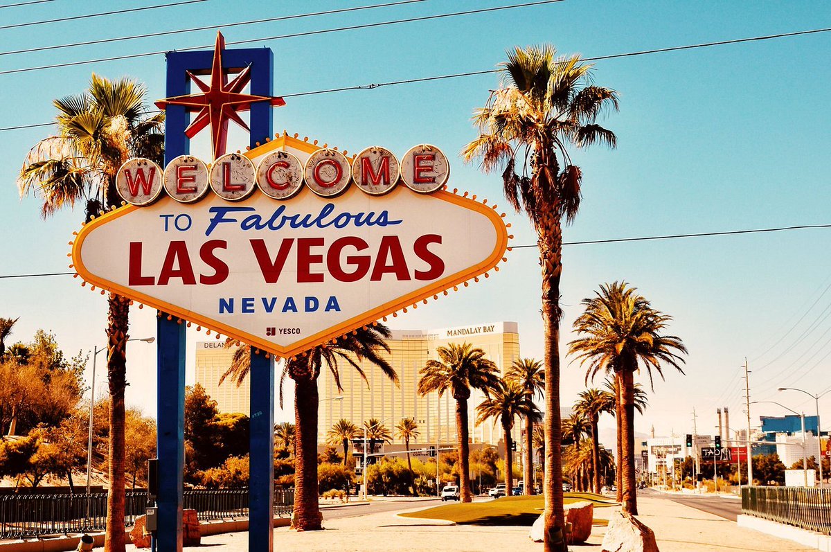 ShimobeDem's tweet photo. [@PoliGSim]
I spoke at a rally for @IkusabaCentrist in Las Vegas, Nevada. Senator Walker has a real plan for Nevadans. Meanwhile, Governor Klobuchar offers nothing but radicalism. Senator Walker has a real plan for the people of this city, working to cut taxes to make sure that https://t.co/L18fHVXV2E