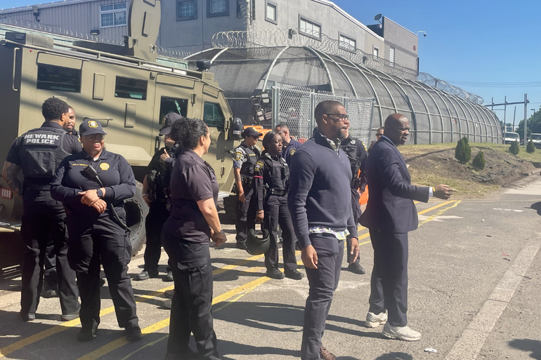 MadisonTapinto's tweet photo. Delaney Hall ‘Has No Real Grounds to Be Open,' Newark Mayor Says, As New Jersey Sues Detention Center Operators for Access to Those Held Inside https://t.co/pf3KItcM8e https://t.co/qtFVQocrEC