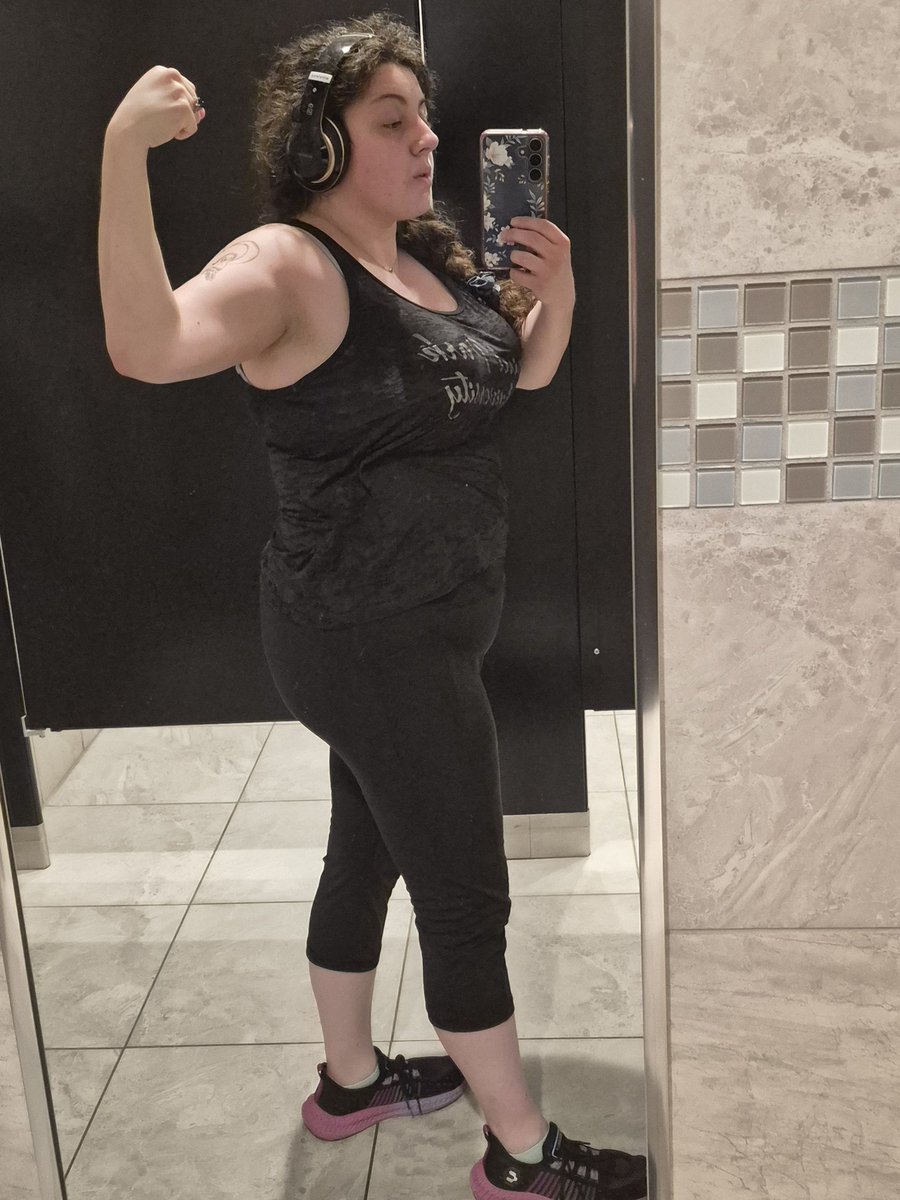 TatianaWrestles's tweet photo. May
In my defense, its better to stay put than go backwards.
Now that I'm semi-healthy again (rip voice), I'm hoping to dive into the month on a strong note. Up and at 'em.
#theunwiltingtatiana #kisskissbloom #wrestling #fitnessjourney #accountabilitycheck #workout https://t.co/cBzlfy2K97
