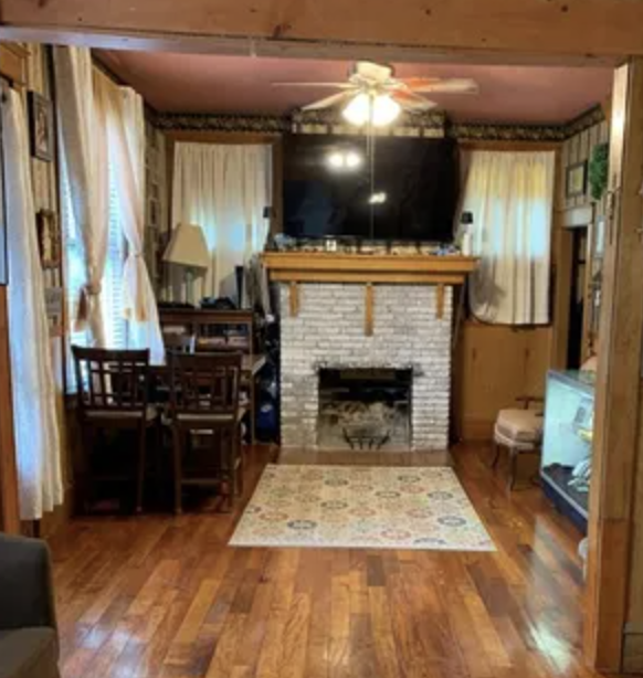 oldhousecalling's tweet photo. c.1907 #Illinois #Prairie Style Home  $105K. 
https://t.co/i3xNwEXOJM https://t.co/zsOKqwkkRo