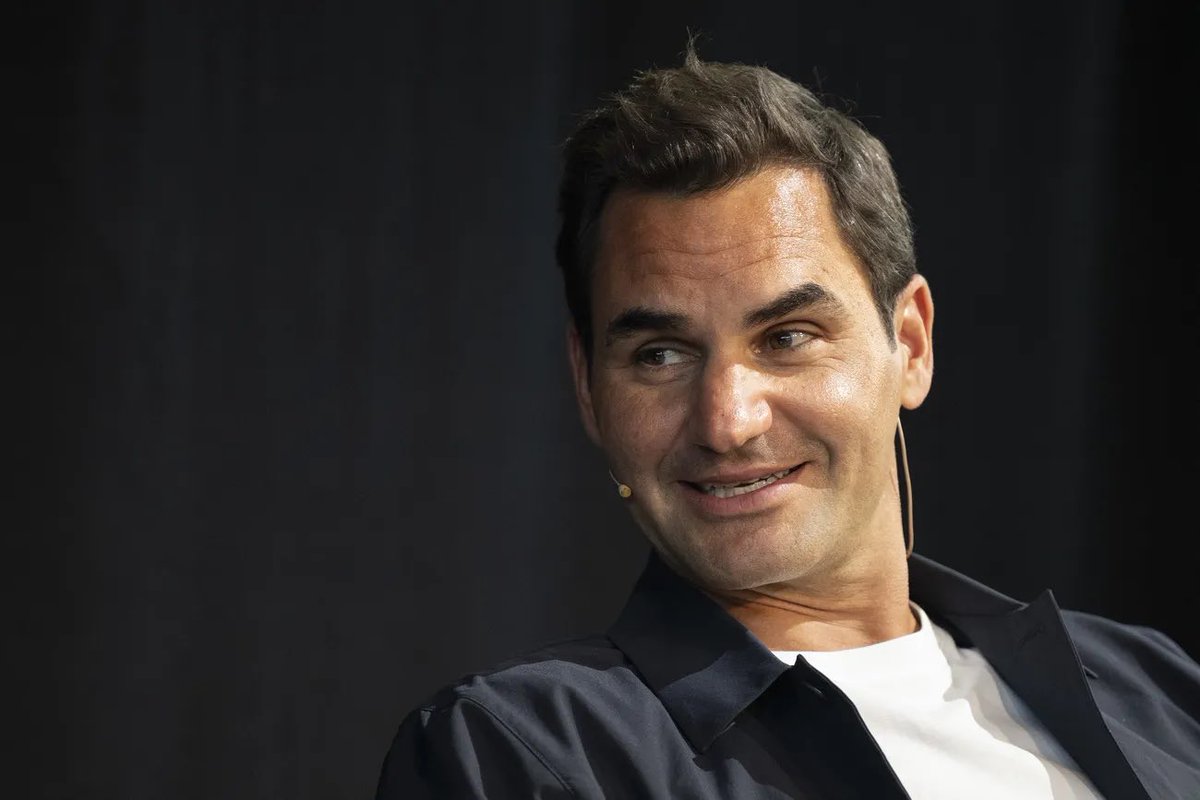 lsfernandees's tweet photo. Federer tem uma reputação quase que ilibada, e sua elegância inigualável dentro de quadra abriu um leque de oportunidades para o suíço. 

Embaixador global de marcas como: Uniqlo, Mercedes, Rolex, Moët &amp; Chandon, Lindt.

Um dos sócios da marca Uniqlo. https://t.co/cVAkZnokA4