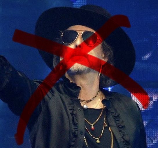 JeanCornell2's tweet photo. Chris Robinson (of the DEAD Black Crowes) bit the dust being unpatriotic and anti-American at his OWN concert! Don't spit on your own fans, Dumbyass. Now you are history and YOU have to eat crow. Good riddance. https://t.co/3xg2LaIJOy