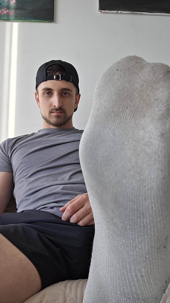 masteradrianTO's tweet photo. Sup betas, daddy needs his big feet worshipped. Offer them a tribute and serve #socks #jockfeet #cashking https://t.co/8gOVMyY9bC