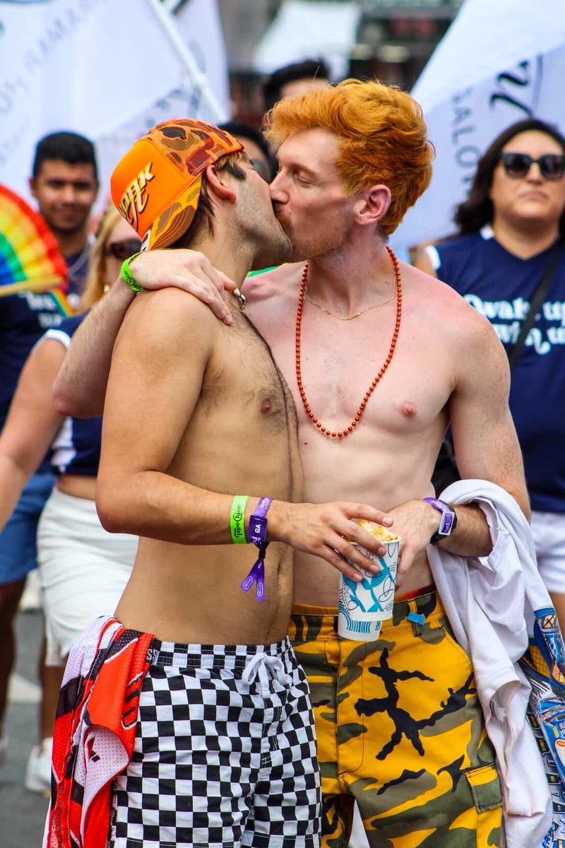 stachepapi's tweet photo. HAPPY PRIDE I LOVE LOVE I LOVE MY COMMUNITY AND I LOVE @frutigerdillon <3 https://t.co/9g8SG2jlPV
