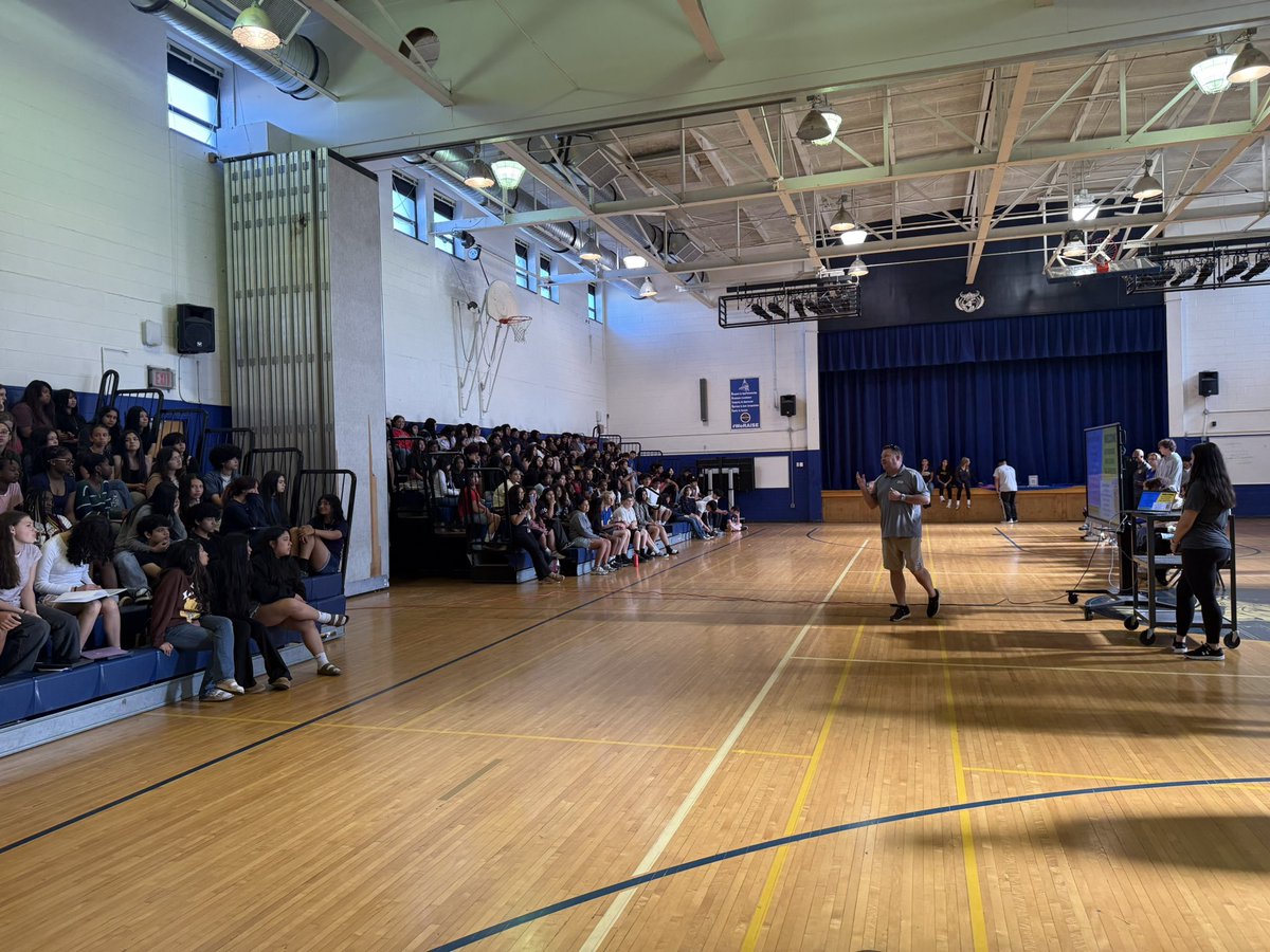 GMSVikings's tweet photo. 🏈⚽🏀 Future Trojans in the making! We loved welcoming Gaithersburg High School athletes to GMS to share their passion, teamwork, and school spirit with our 8th graders. Thank you for inspiring the next generation to get involved, stay active, and dream big! 💛💙 #GMSPride https://t.co/loYMYNDygl