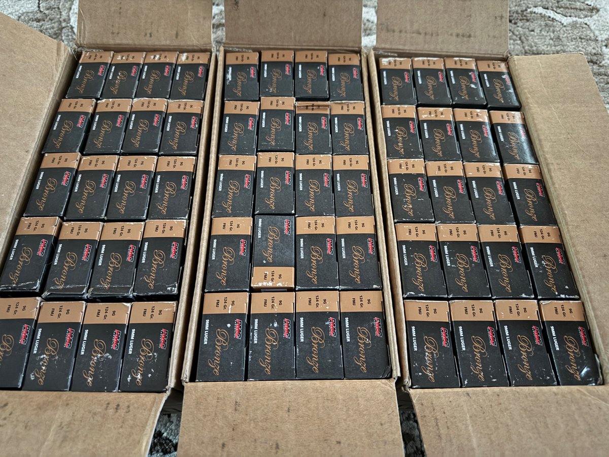 Gruntpa's tweet photo. UPS guy hates my guts https://t.co/ZtSSN6ZYxM