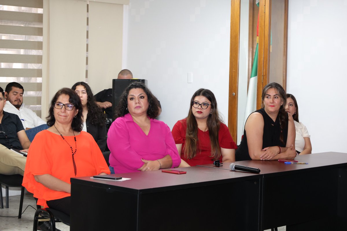 IssstesonGob's tweet photo. ℹ️ Para mejorar el trato, empatía y servicio a la derechohabiencia de #ISSSTESON ✅ la licenciada Ana Delia Corona Valenzuela impartió el curso "Lenguaje Incluyente y No Sexista" con un enfoque en los derechos humanos
¡Gracias! 🙌🏼 https://t.co/bjmzRS408w