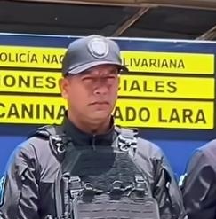 cuquirobollo_24's tweet photo. Den RT. En el caso del sauna spa gay de Barquisimeto hay encubrimiento. Detuvieron subalternos PNB pero los 2 jefes de las fotos que dieron la orden,García Parra(1ero) y Suárez Quero (2do) están evadidos.Esperan "pase el peo".El chavismo simula justicia pero no con sus protegidos https://t.co/3mQpQjaCYu