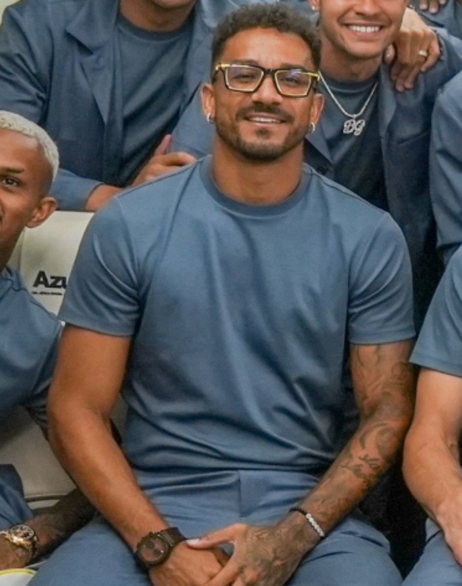 albvicsz's tweet photo. danilo tem uma cara muito específica de homem que soca forte e dorme de conchinha com vc, no dia seguinte ele te acorda com um café preto forte e vc fica a semana inteira pensando nele mas ele é um solteiro desapegado e vcs não vão ficar mais e vc nunca vai superar https://t.co/JtKKfinSK5