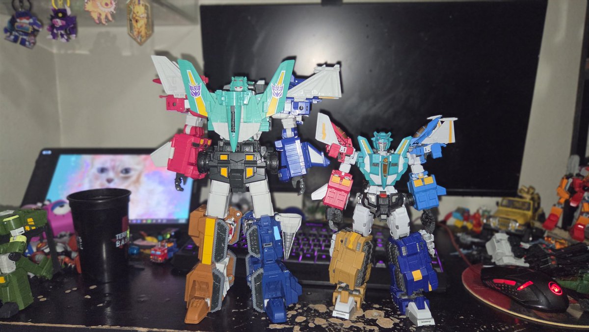 kingjaketh11's tweet photo. @Dr_Lockdown If is way better imo as with a fan mode for the g1 shoulders that gets the kibble away from the arms he just looks and feels better but the haslab is still fun https://t.co/yvcHWdfg2Y