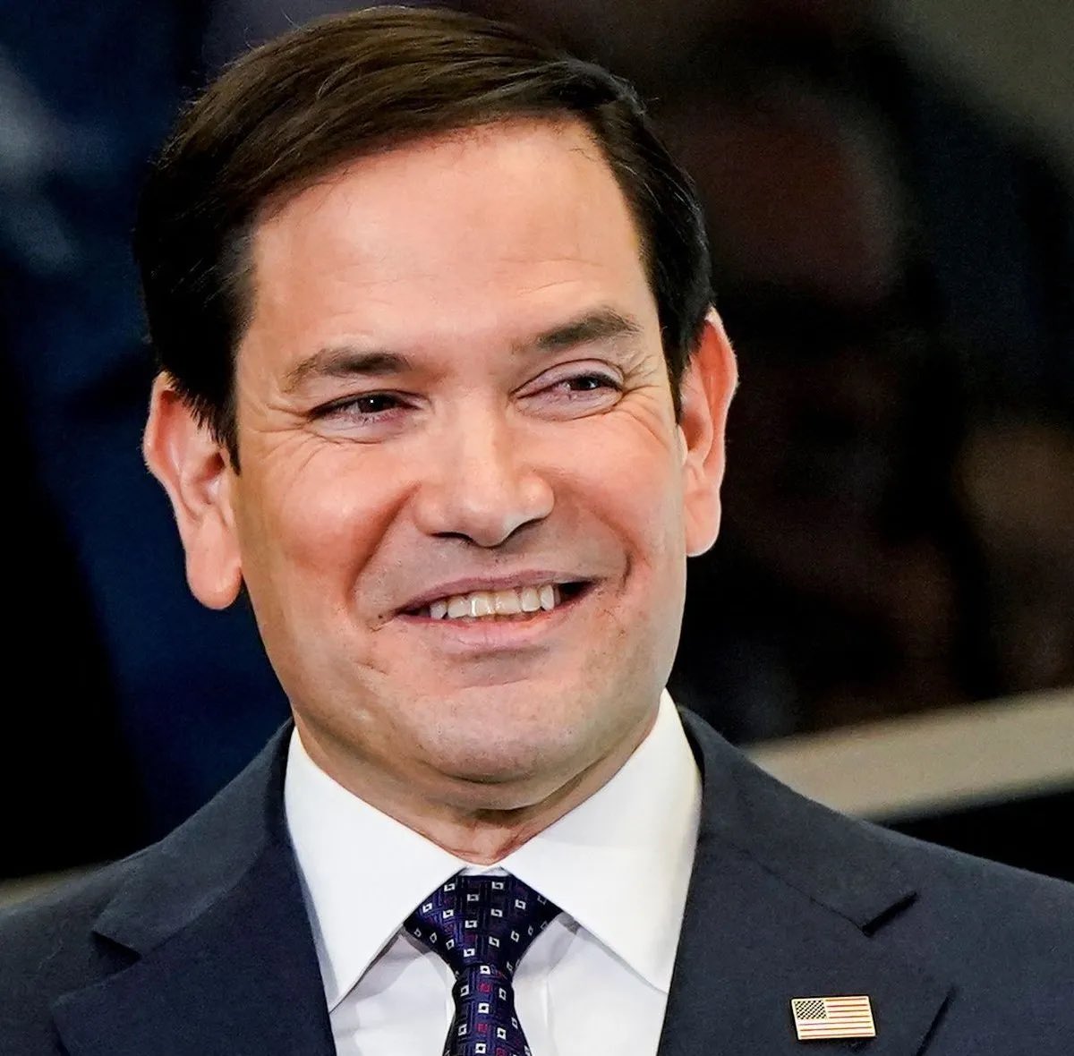 itsober's tweet photo. Não mas vocês já repararam o TAMANHO da orelha do Marco Rubio? https://t.co/HTtLicuE0J
