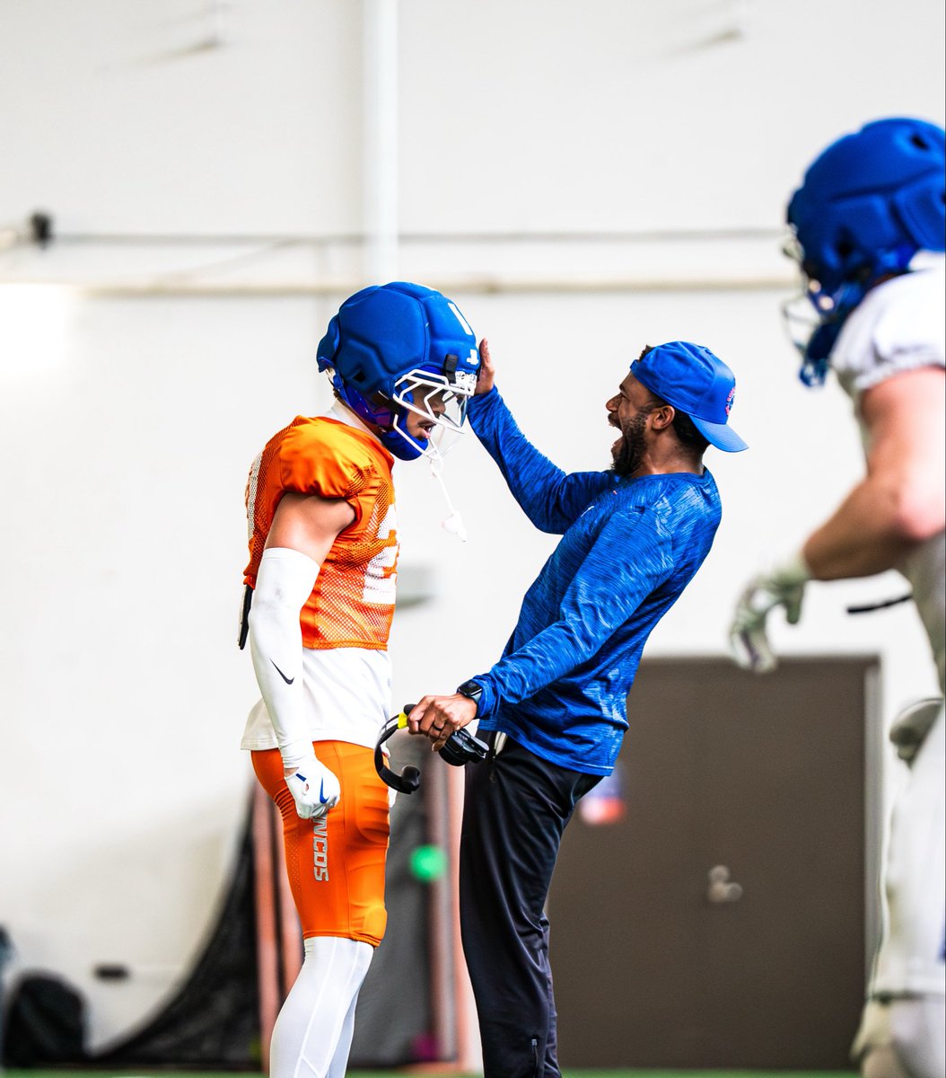 Coach_SD's tweet photo. Gratitude 🙏

Today I want to show my appreciation for Terrence Brown. He is the best Defensive Backs Coach in the nation and brings energy and juice everyday🔥👊 He is an elite developer of young men, and is all about the Team.🤝💙

#BuiltDifferent #Gratitude https://t.co/3a5xn6SkLs