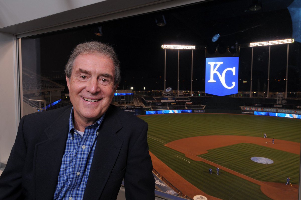 Skykeepers's tweet photo. @BBGreatMoments 📻 The radio voice of @Royals and the baseball voice of my childhood and adulthood:

Denny Matthews.

#ForeverRoyal 💙
#FountainsUp 
#HallOfFamer ⚾🏅 https://t.co/yfF4wvAOhe