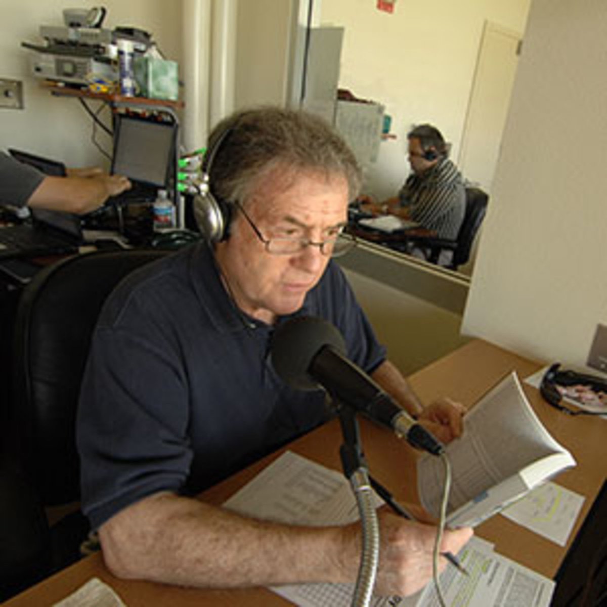 Skykeepers's tweet photo. @BBGreatMoments 📻 The radio voice of @Royals and the baseball voice of my childhood and adulthood:

Denny Matthews.

#ForeverRoyal 💙
#FountainsUp 
#HallOfFamer ⚾🏅 https://t.co/yfF4wvAOhe