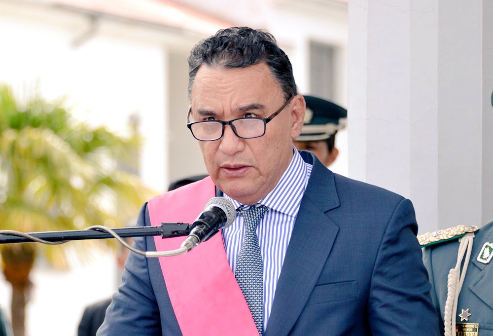CachoHerreraLP's tweet photo. Marcelo Salinas no volverá a aparecer, al menos como ministro de Defensa. Confirman que renunció al cargo luego de haber estado ausente de ámbitos públicos, en medio de la crisis política. Salinas, cuyo origen político es el MIR, es la segunda baja en el gabinete de Rodrigo Paz. https://t.co/CArvRnOTZg