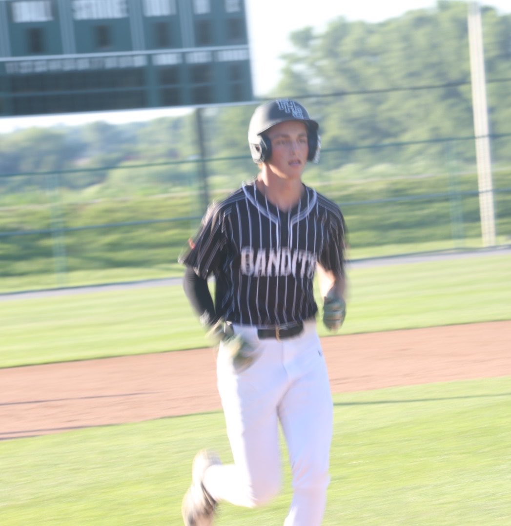 stlcollegebb's tweet photo. With one out in the 7th Brayden Good homers!! What a game for him as the Bandits have a 7-6 lead! B7. @mbsportslab https://t.co/UlUCaXFqH8