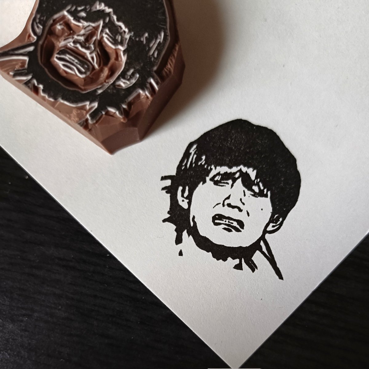 mi3tsuki3's tweet photo. 超マニアックなテテのはんこです🤭
#消しゴムはんこ #eraserstamp #지우개도장 #btsfanart #bts https://t.co/kNC8rN7TAe