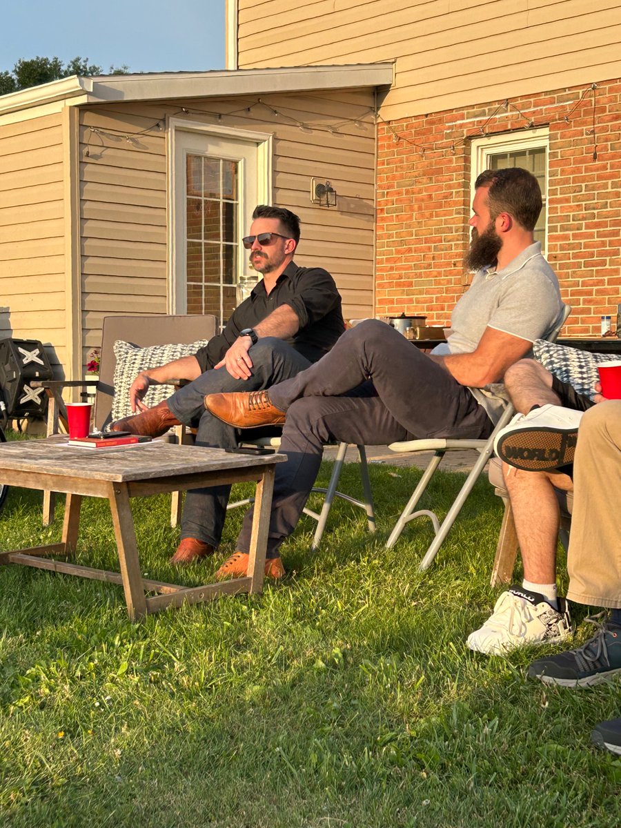 xthesazx's tweet photo. Two kings on their folding chair thrones

@jchasedavis @AJKocman https://t.co/uxQvgfMLSS