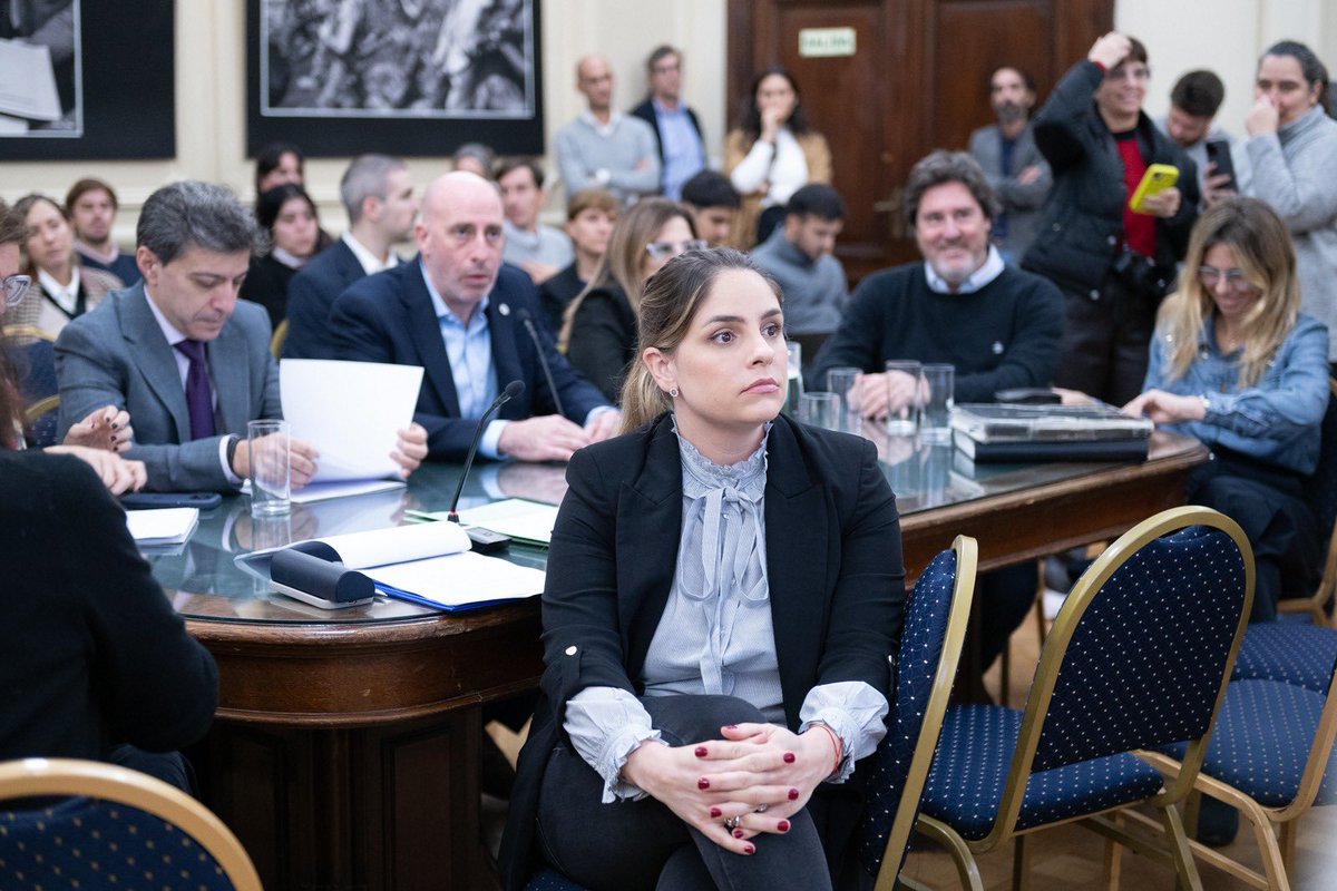 LegisCABA's tweet photo. Hoy se reunió la Comisión de Justicia de la Legislatura para abordar propuestas con el objetivo de evaluar y mejorar el funcionamiento del Registro de Datos Genéticos con iniciativas presentadas por los diferentes bloques de la Ciudad. https://t.co/vCMRCDclol