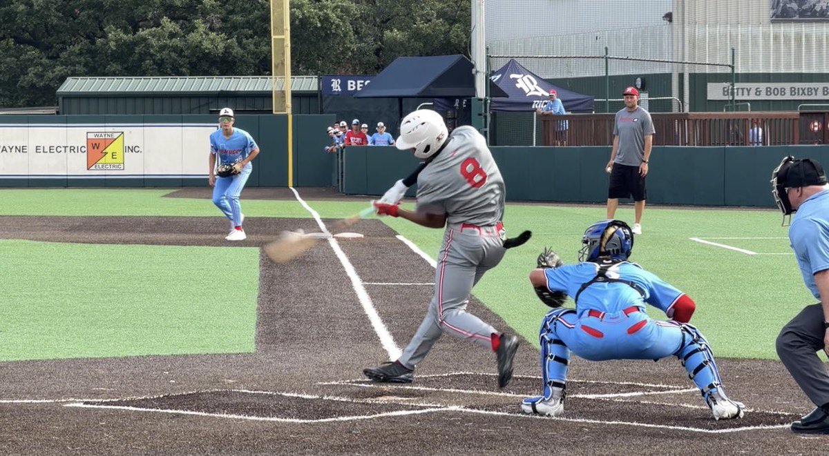 DustinLMcComas's tweet photo. 🤩 @RecruitMETx/@MarucciEliteTX Opening Weekend 

👀 2028s who caught my eye 

@charlie_rand7 @HarrisonSo16577 @k2httr40 @LiamBarryTX @Lukas9m28 @NoahNewton2028 @ThiagoAndre_09 @olliehem2028 

👉 READ: https://t.co/HYQhhEyCBo https://t.co/G4qPExe8WZ