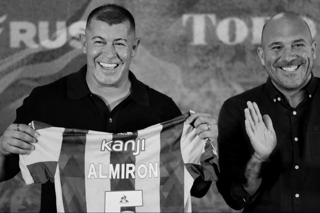 Desadeltw's tweet photo. Dos días sin poner absolutamente nada el club che. Otra noche más con Almirón siendo el entrenador de Central.

¿Cuánto más quieren analizar? A buscar otra persona, no es tan difícil. #AndateAlmirón. https://t.co/ykkfvwFzhV