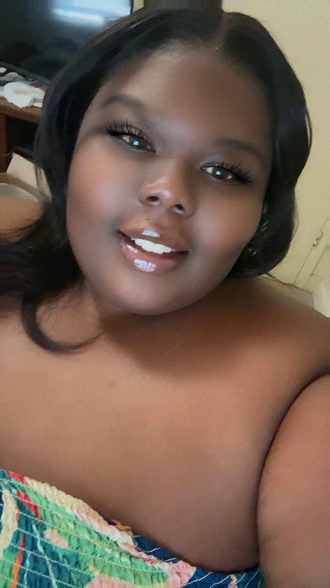 Queen_lenia's tweet photo. Happy Birthday To Me!! #37 https://t.co/sxZ8psacpg