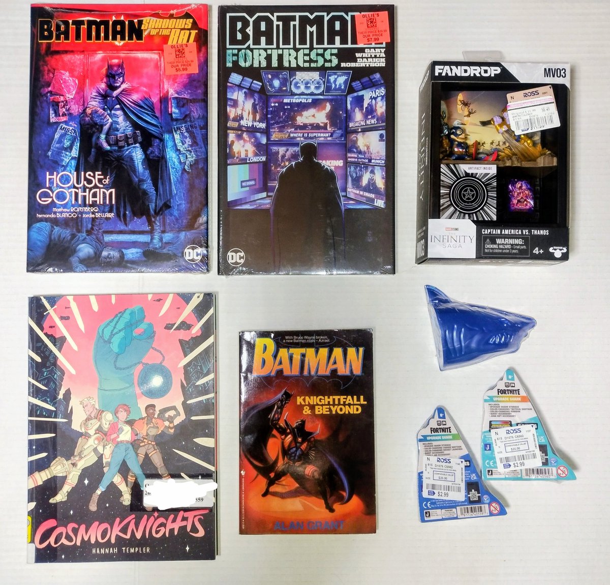 RobCollectsFigs's tweet photo. My last week's pick-ups...

Picked up some hardcover comics from Ollie's (I haven't been there in a few weeks),
Found some cheap stuff at Ross,
Bottom trade comic and book from local library sale.

Some nice stuff, very book heavy week. A few things I didn't expect to find too. https://t.co/4PcGTfSVyh