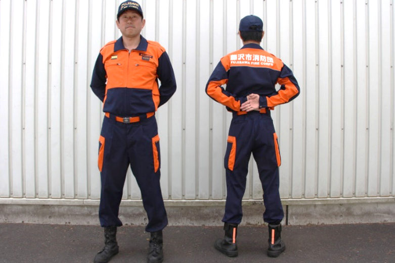 Fujisawa_Fire_D's tweet photo. 【消防団】活動服が新しくなりました！
鮮やかなオレンジ色🍊や反射素材の使用で、昼でも夜でも視認性が向上→団員の安全が確保され、動きやすい素材→活動性がアップしました📈✨

＃いつもありがとう消防団　＃消防団を知ってほしい　＃藤沢市消防団　＃消防団　＃湘南 https://t.co/NOMXeU7PHu