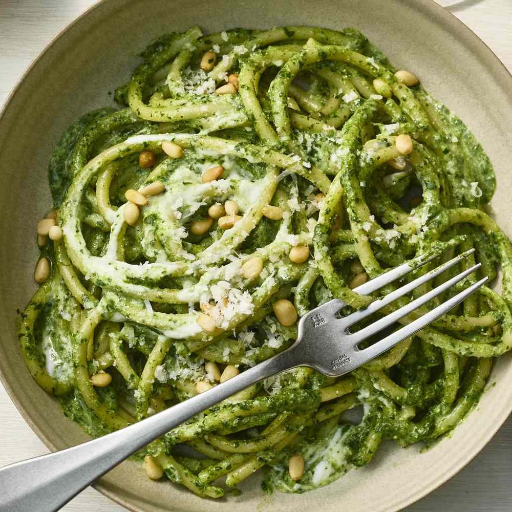 foodandwine's tweet photo. Whipped ricotta 🤝 Earthy pesto. Get the recipe for Green Pesto Pasta with Whipped Ricotta: https://t.co/Ypgdr9vuHi https://t.co/9GwVIeAeBC