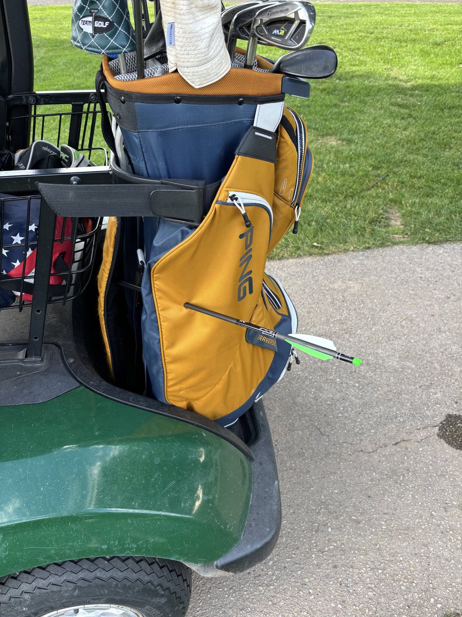 DevinOConnor23's tweet photo. @PingTour wild experience yesterday, came off the 8th green and an arrow went zipping through my golf bag. This thing under warranty? 😂 https://t.co/RCFefLQXiZ