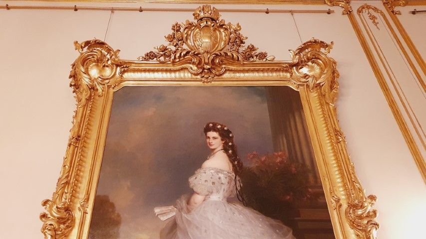 BrightNomad's tweet photo. Visiting the Sisi Museum in Vienna gave me a fascinating glimpse into the life of Empress Elisabeth https://t.co/mMiEFJAUc3 https://t.co/SRVY2aNv0T