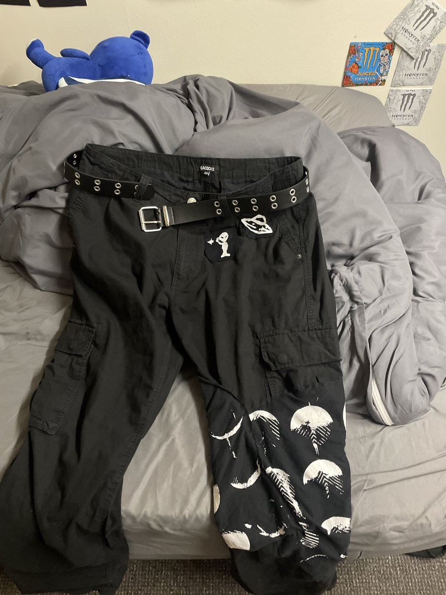 falesiabeing's tweet photo. progress of pants + random https://t.co/7yB58Bp6sk