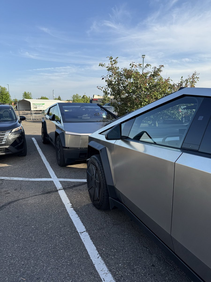 ddaymn's tweet photo. Per @cybertruck parking laws. You must park by other Cybertrucks 📐 https://t.co/rHLJ3o1kHK