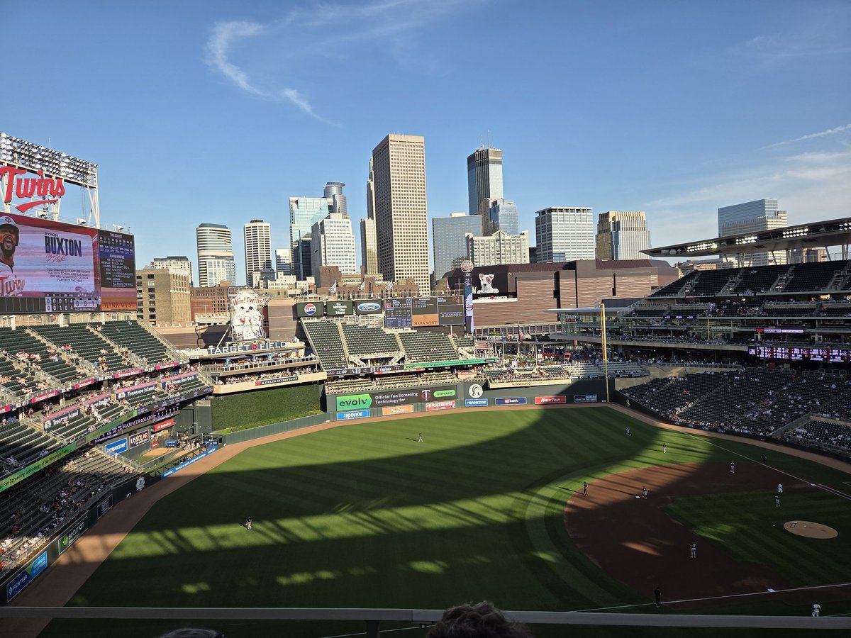 sevelev711's tweet photo. Baseball stadiums should always be downtown https://t.co/NxbS0ijnKF