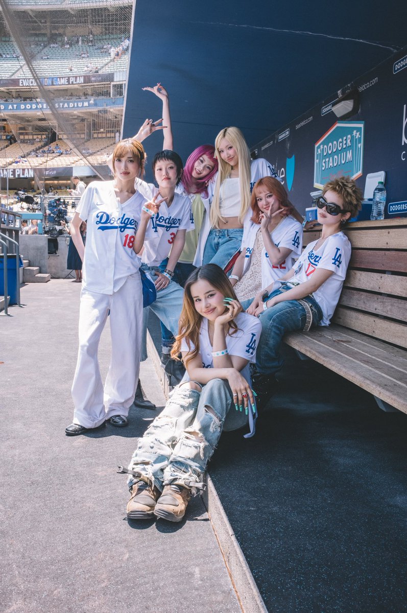SeanMacwilliams's tweet photo. This past weekend @Dodgers and @XGOfficial_ ⚾️🧢

This was a dream come true to take photos of the first pitch, meet some players, and the staff! https://t.co/soatV3WPEb